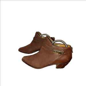 Via Spiga suede ankle booties size 8.5
